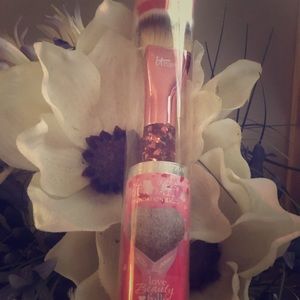 Authentic IT COSMETIC BRUSH LIMITED EDITION